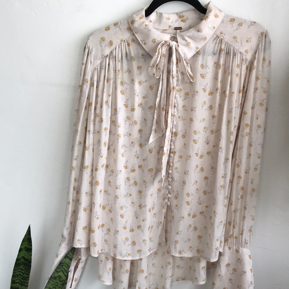 Gorgeous Free People Buttoned Up Blouse